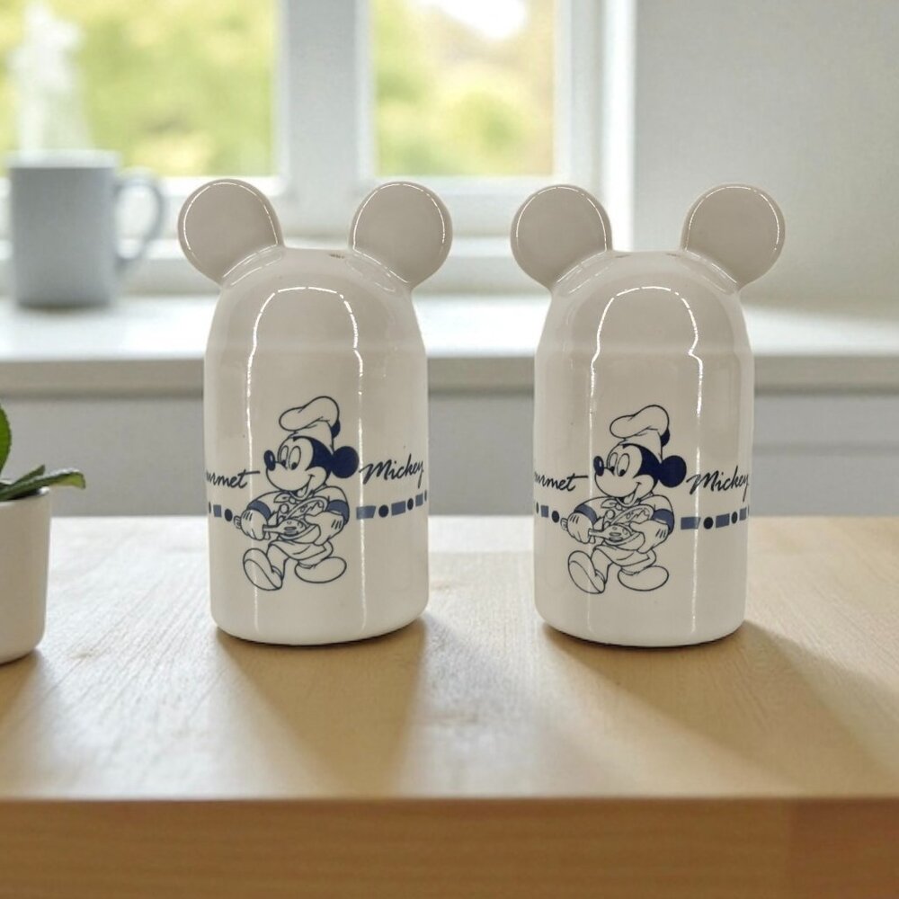 Disney Gourmet Mickey Mouse Salt & Pepper Shakers Ceramic White And‎ Blue